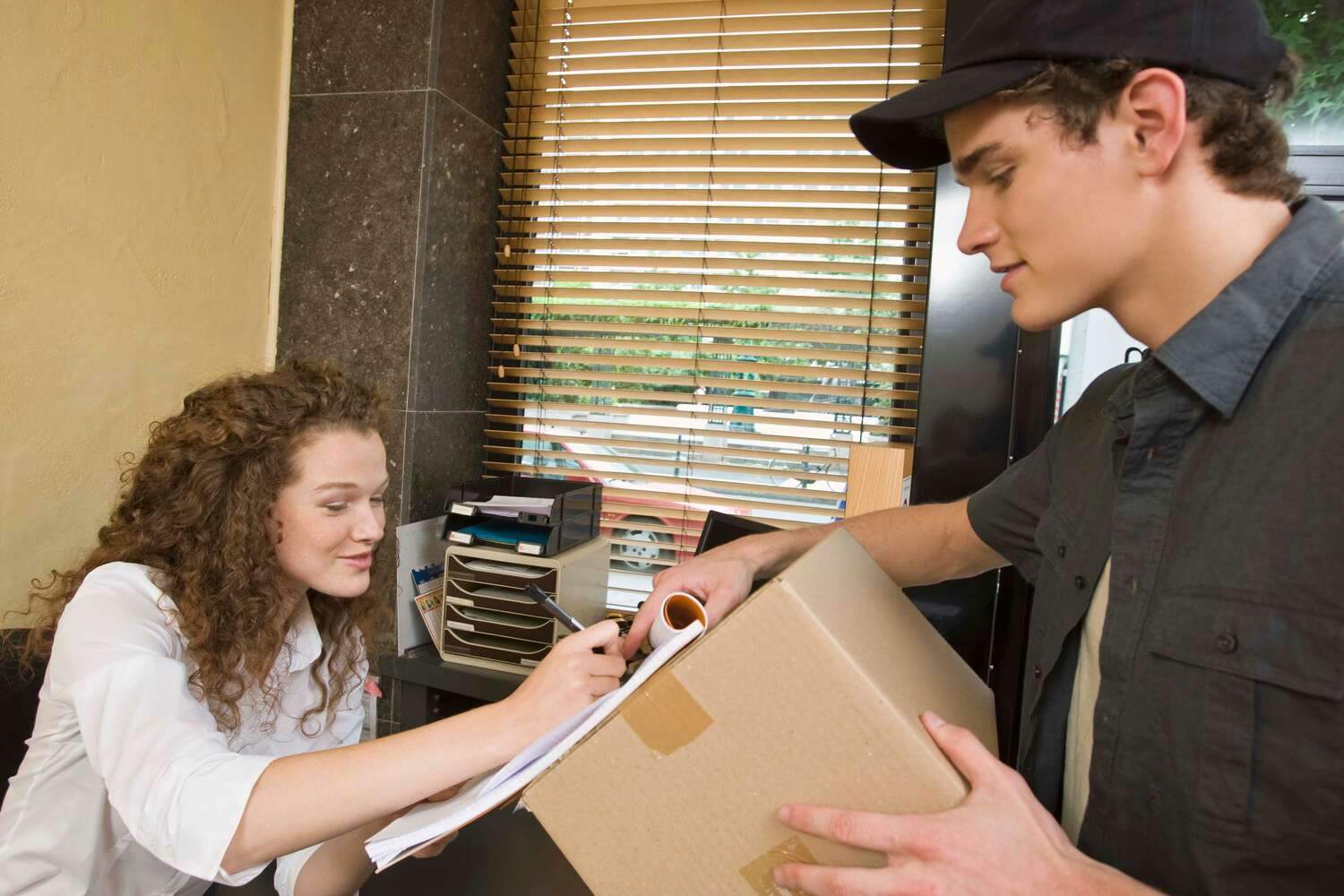 Professional Couriers Serving Near You. Get Delivery Estimate